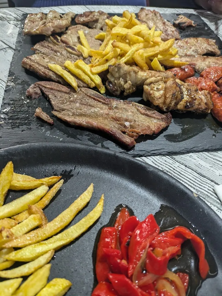 Natalya Santos Azevedo_D'PIN PARRILLA, PIZZAS Y RACIONES_Zarza de Granadilla_review