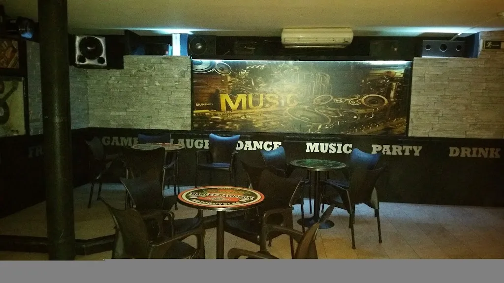 Pub Bunker restaurant in Zarza de Granadilla