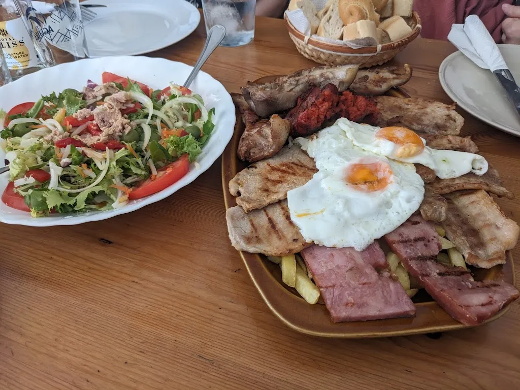 Bar Cisne Negro restaurant in Zarza de Granadilla