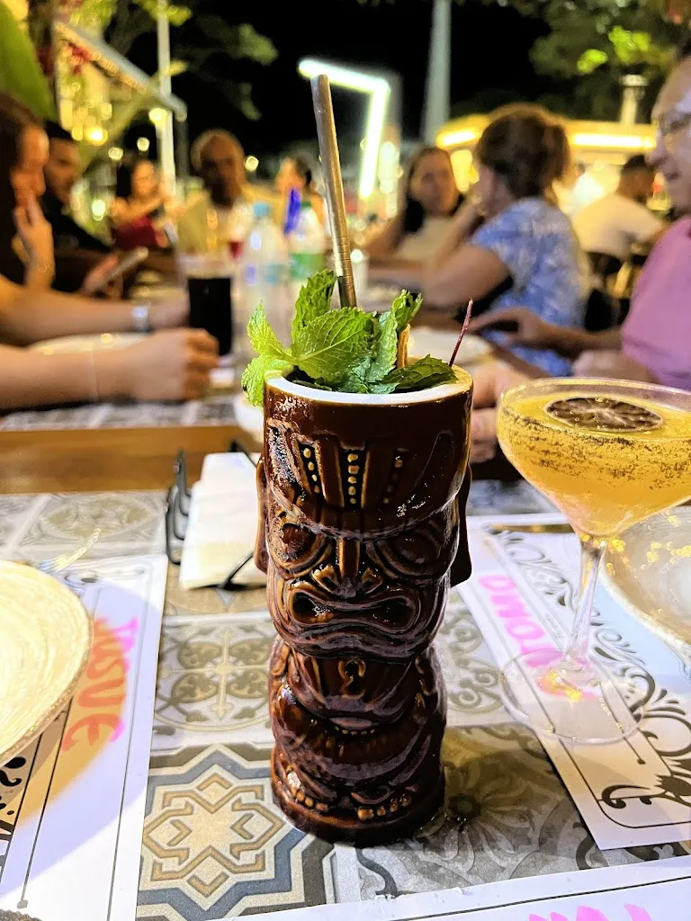 benjamin Quezada_As de Copas_Santa Cruz de la Sierra_review