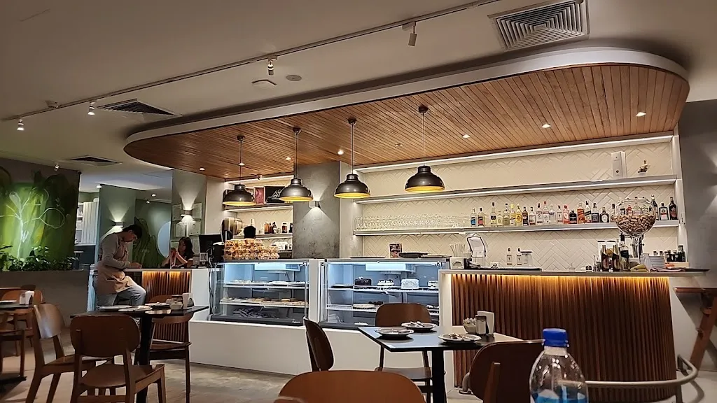 Ken S_Ines España Bistro - Las Brisas_Santa Cruz de la Sierra_review