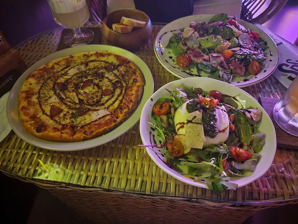 Horacio Veraloza_SBC Rooftop_Santa Cruz de la Sierra_review