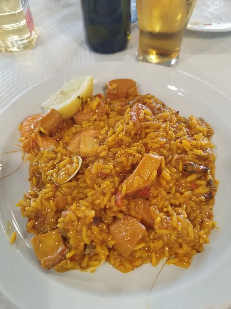 Elizabeth Connor_Las Salinas_Barrios Los_review