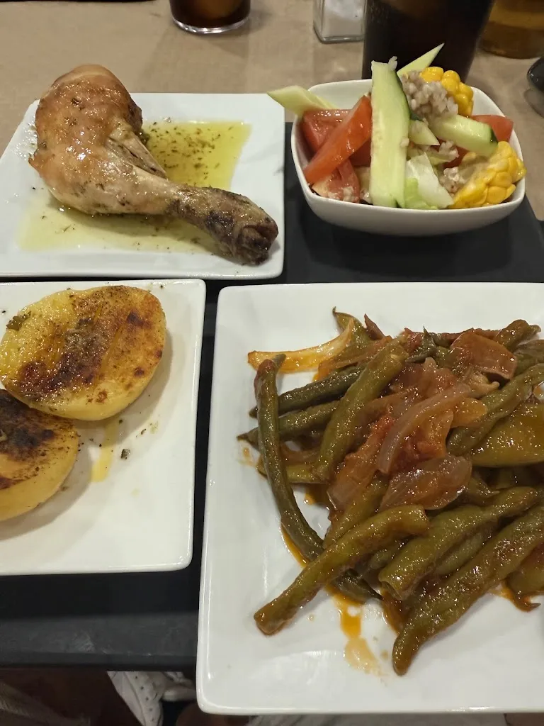 Jose J. Requena_Restaurante “Entre Sonrisas”_Bonete_review