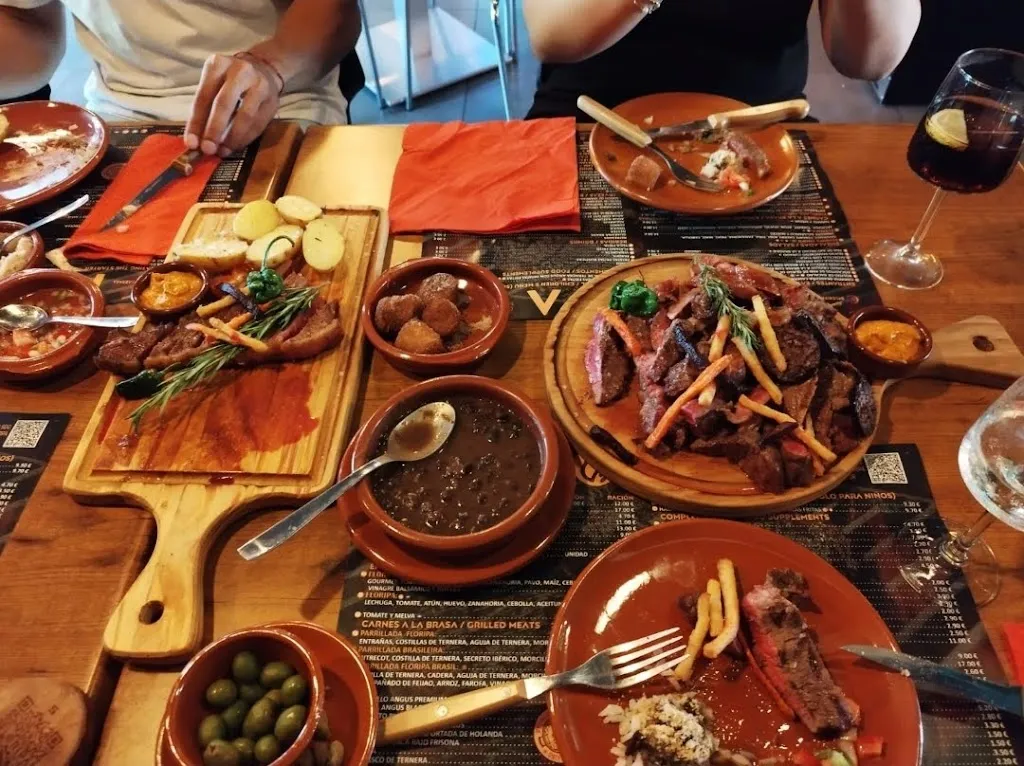 Jakub Tibitanzl_Floripa restaurante asador brasileño 37 cortes premium importados, cocción increíble a la brasa de encina, Maduración propia_Algeciras_review