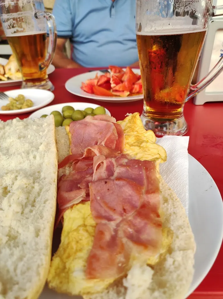 Antonio Jiménez_Bar Mesón El Cazador_Bogarra_review