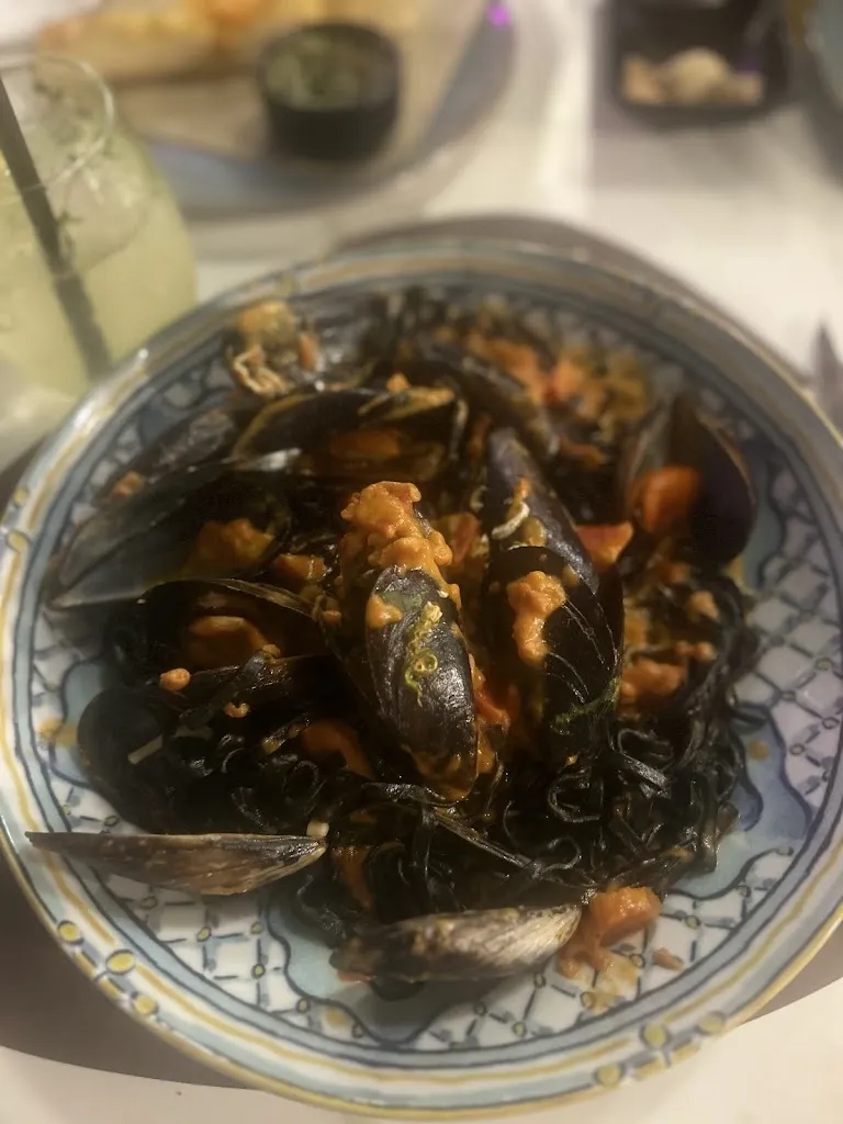 diana khakhutaishvili_La Mafia se sienta a la mesa_Algeciras_avis