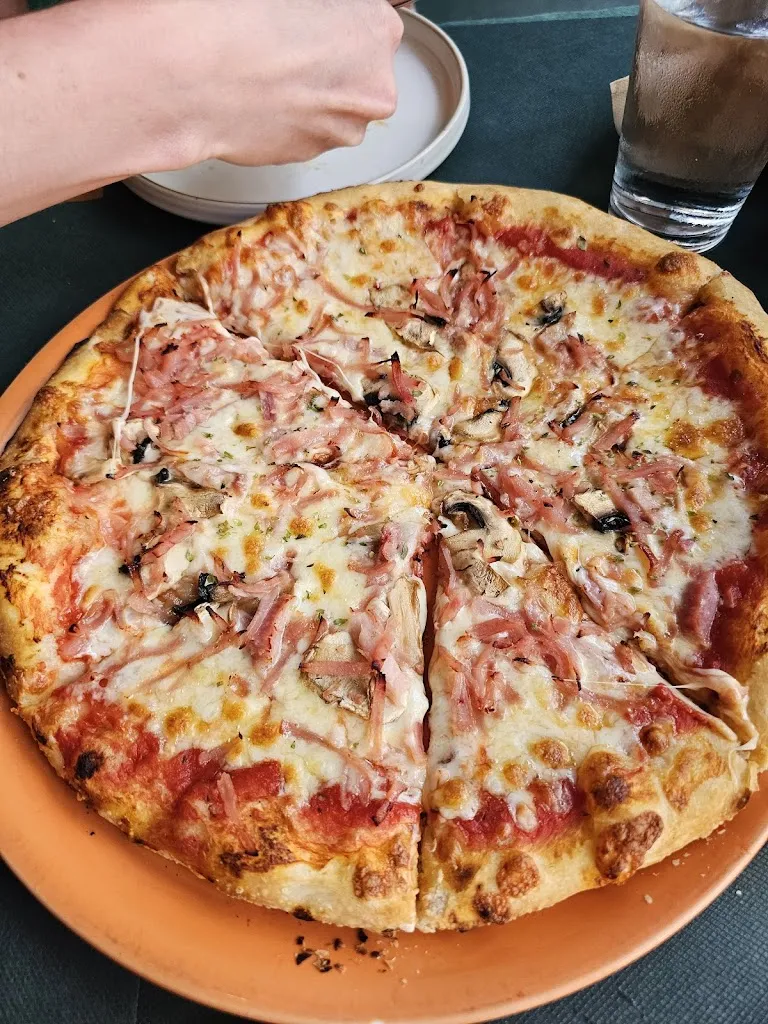 M N_Uluwatu Pizzeria_Algeciras_review