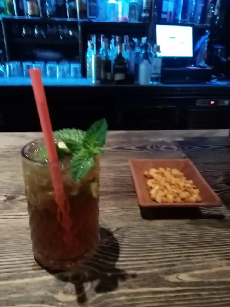 Fco López_Pub La Roca_Bornos_review