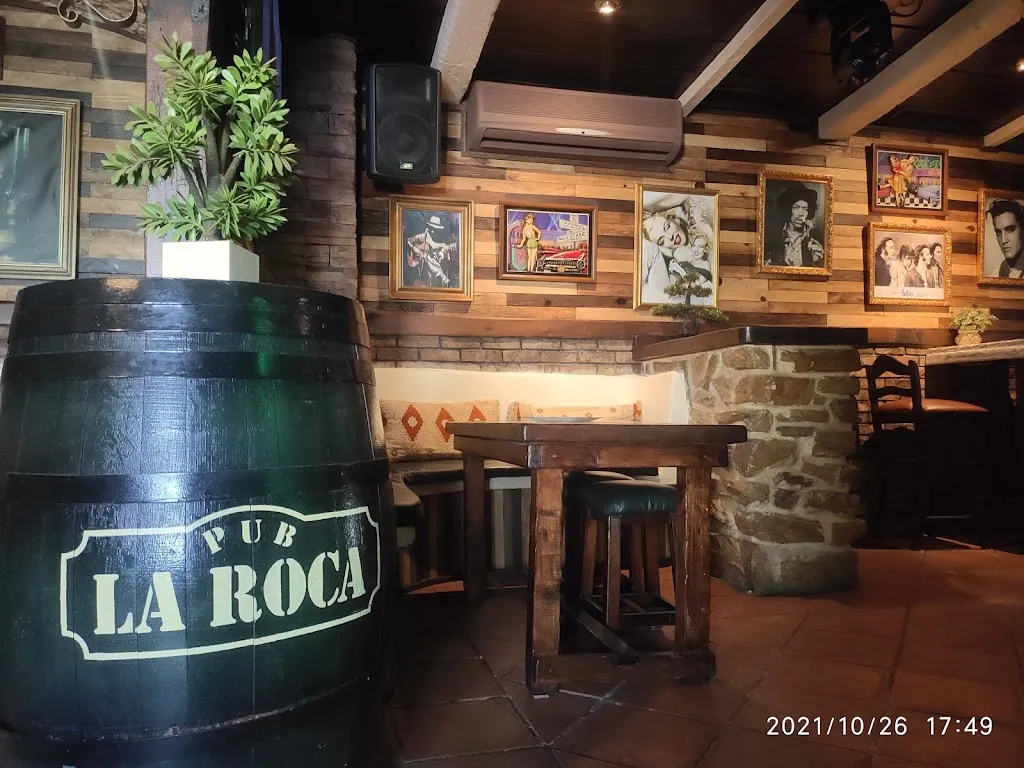 Pub La Roca restaurant in Bornos