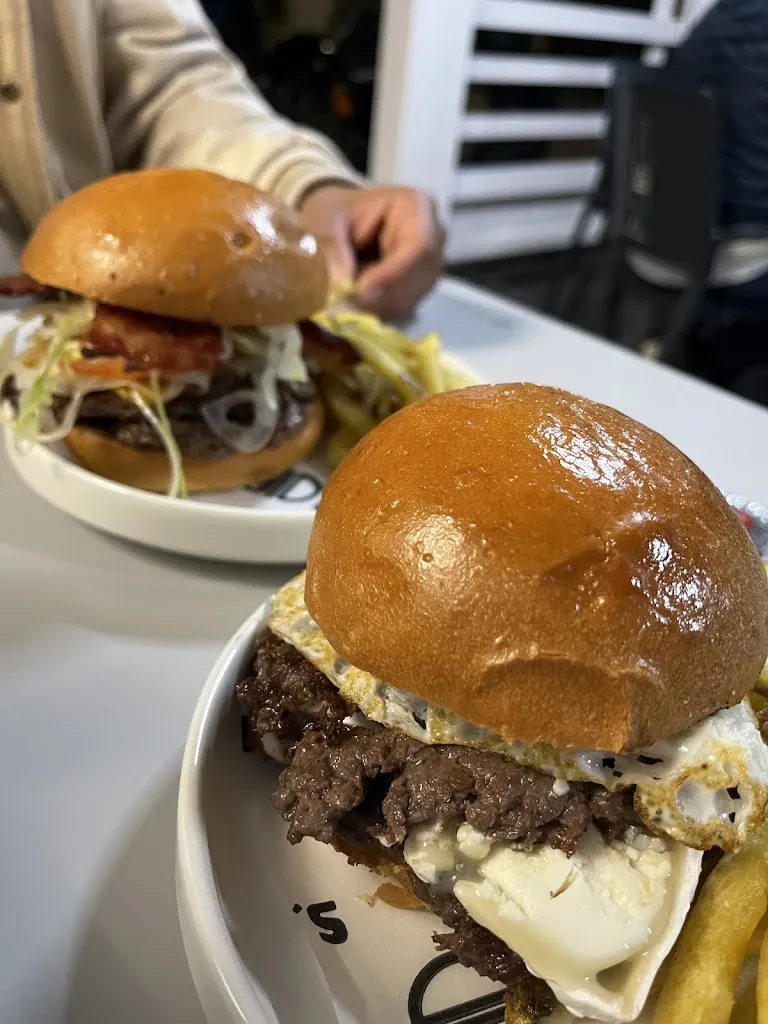 Carmen Rosa Pacheco_Paster's Burguer_Barbate_review