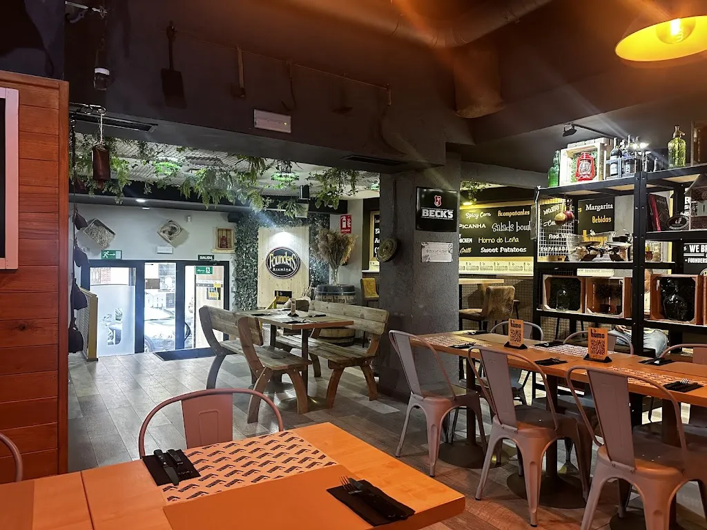 Humo Smoke & Grill_Trazo_slider_image_1