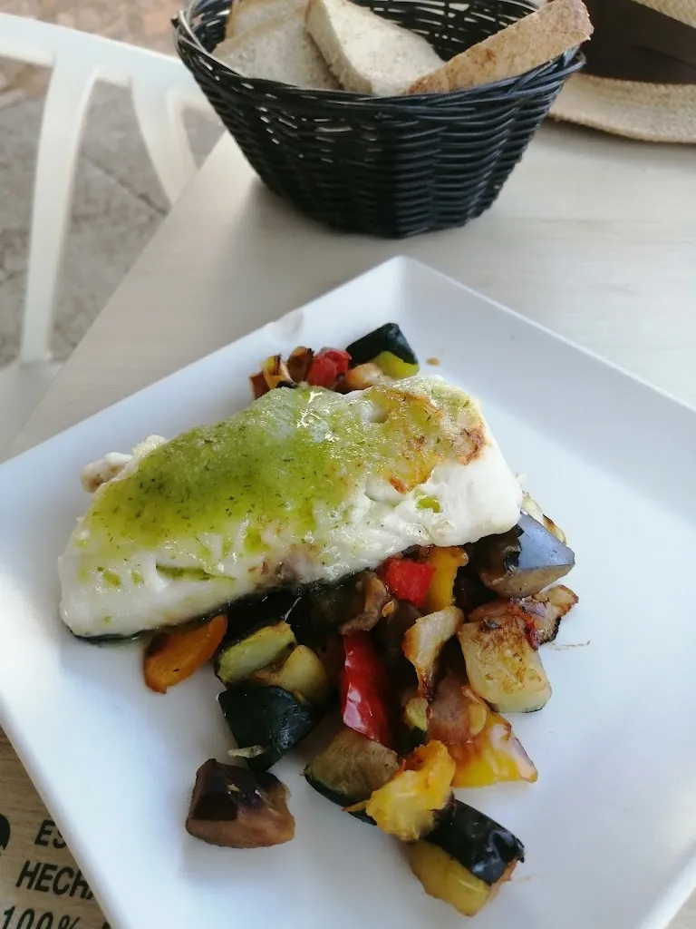 Nur Tomal_Bar D'MARIA_Castellar de la Frontera_review