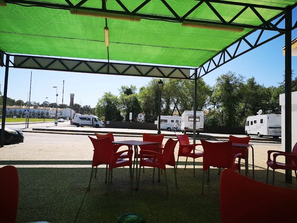 Yvette Durand_La piscina_Castellar de la Frontera_recensione