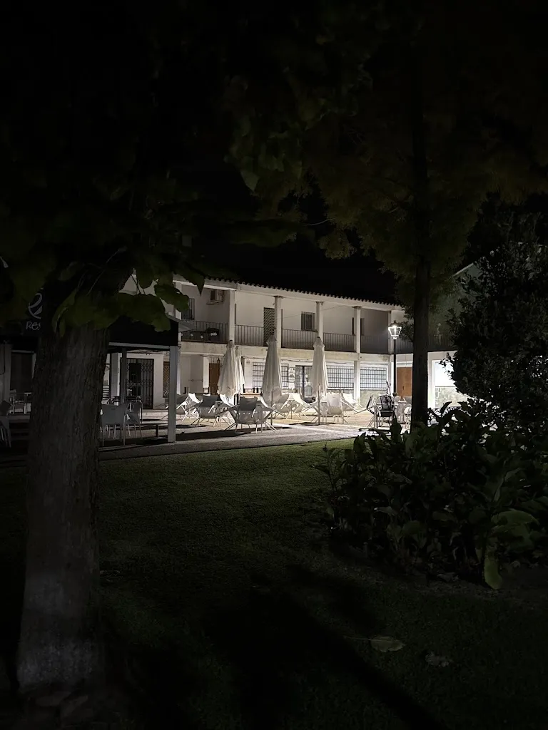 MOMO INTERIORS DESIGN_Pizzeria Éire_Castellar de la Frontera_review