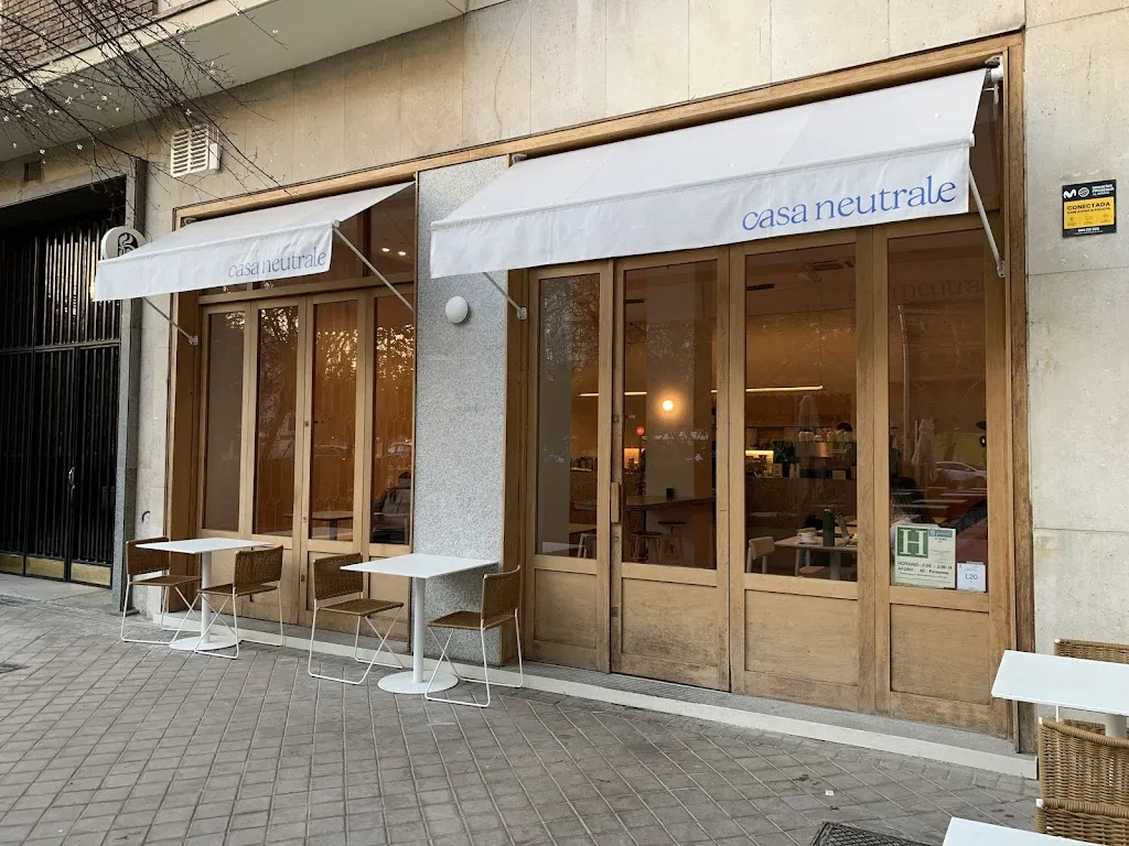 Casa Neutrale® Day & Night restaurant in Trazo