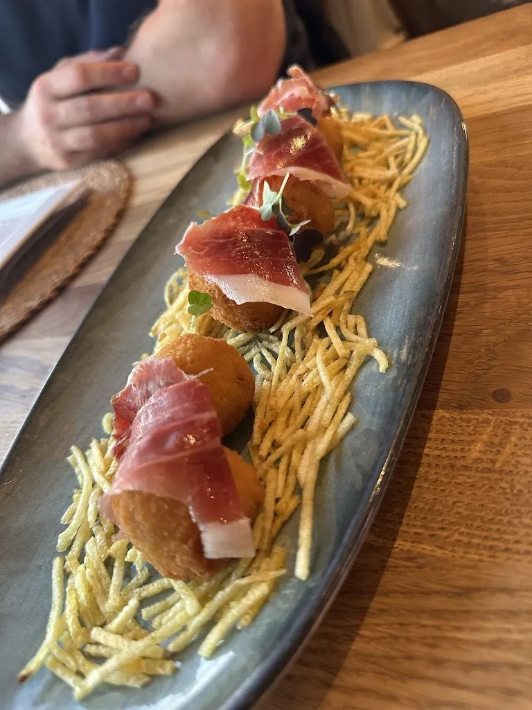 Aaliyah Matulessy_Restaurante Asador Puntaparrilla_Cadiz_review