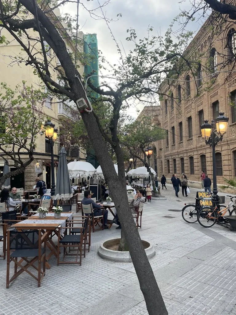 Lucie Platt Yoga_Restaurante El Aljibe_Cadiz_recensione