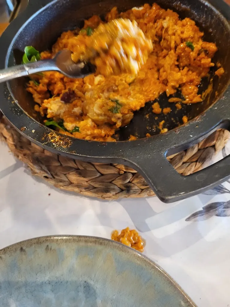 Damir Oshroev_La Mafia se sienta a la mesa_Cadiz_review