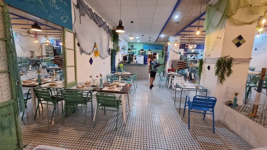 Bar la Ola restaurant in Cadiz