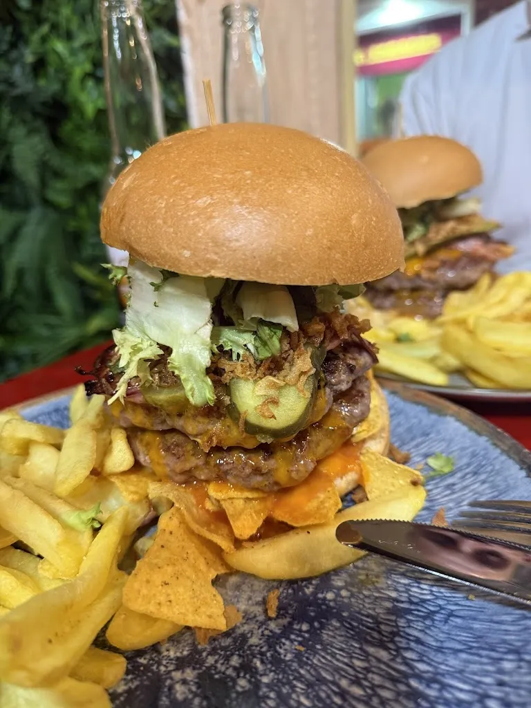 Paula Pérez Ayala_Más que la Cresta_Cadiz_review