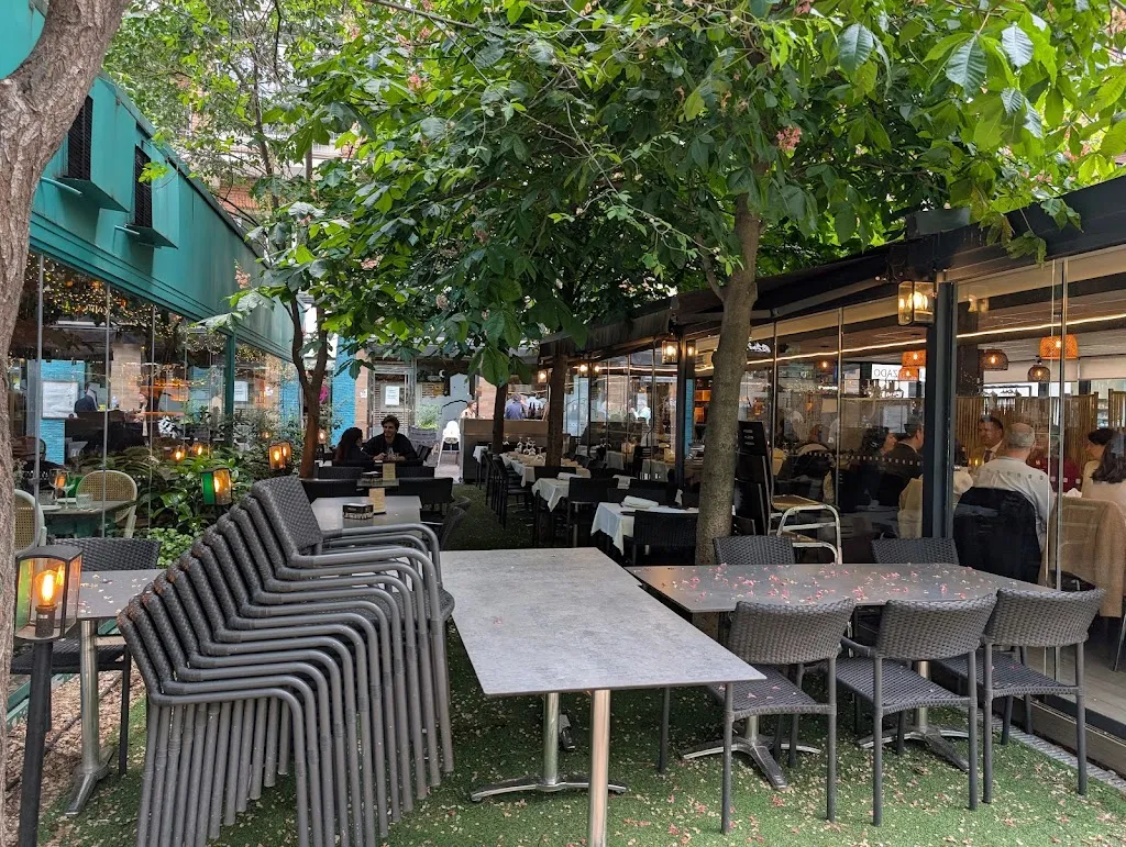 La Tragantía Restaurant_Trazo_slider_image_1