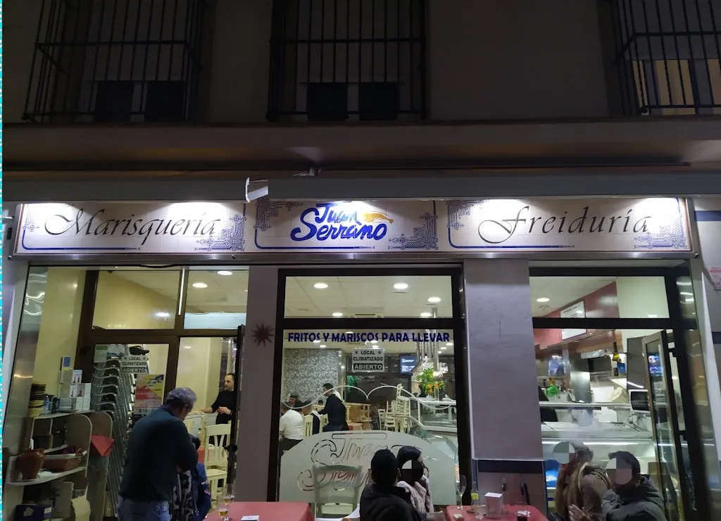 Marisquería jUAN sERRANO restaurant in Chipiona