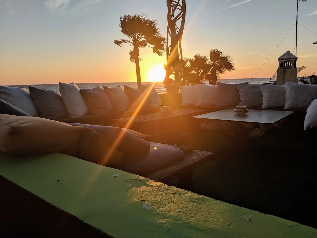 Benjamin Brown_Ajedrez Beach Club - Casa al Mar_Chipiona_review