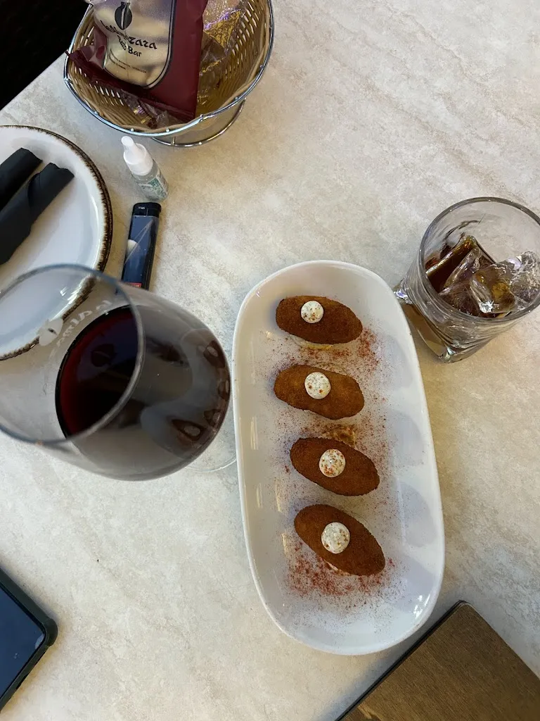 Menura Hattu_La Almazara_Conil de la Frontera_review