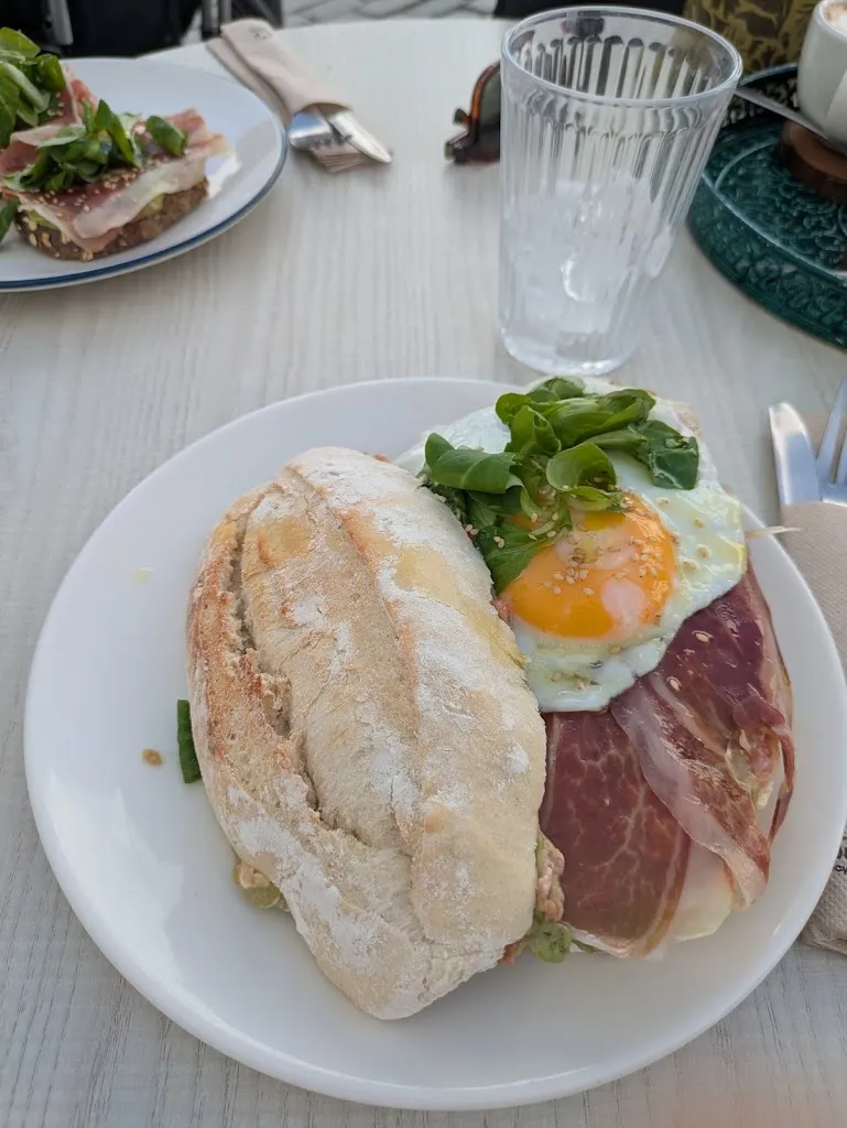 Pedro Fernandes_La desayunería de Floren_Conil de la Frontera_review