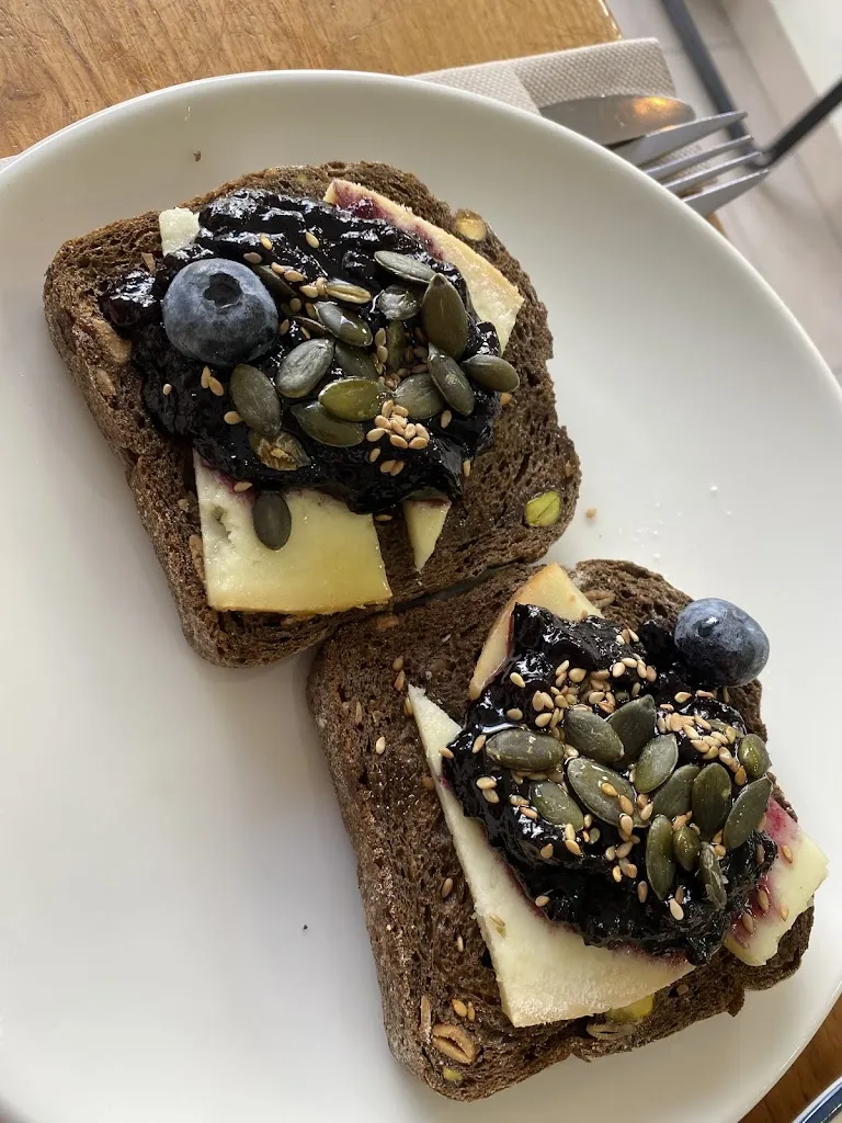 Clara Ruiz_La desayunería de Floren_Conil de la Frontera_review