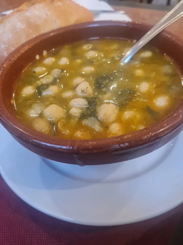 Johan_Restaurante Merche_Trazo_review