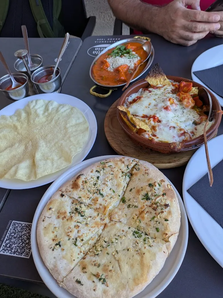 Adrian Gheorghevici_Food Court / Indian Restaurant & Pizza_Chiclana de la Frontera_review