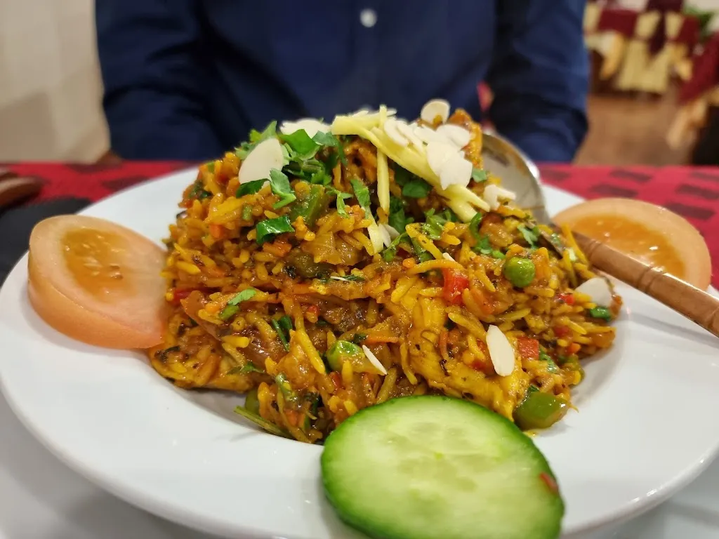 Reka Varga_Food Court / Indian Restaurant & Pizza_Chiclana de la Frontera_review