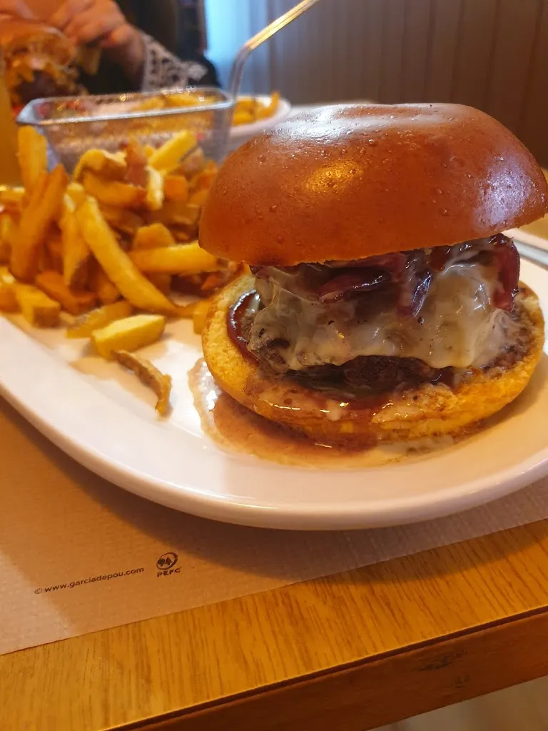 Emre Celep_Madhattan - Restaurante de comida americana en Madrid_Trazo_review