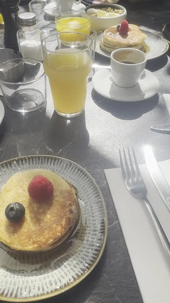 Amanda S._le chat tard_Ares_review