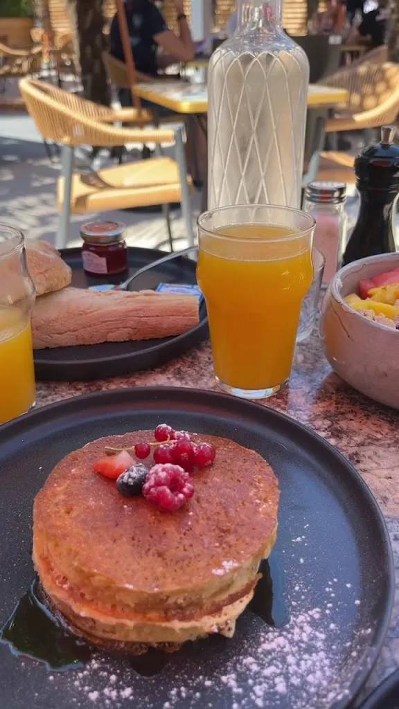 le chat tard_Ares_slider_image_2