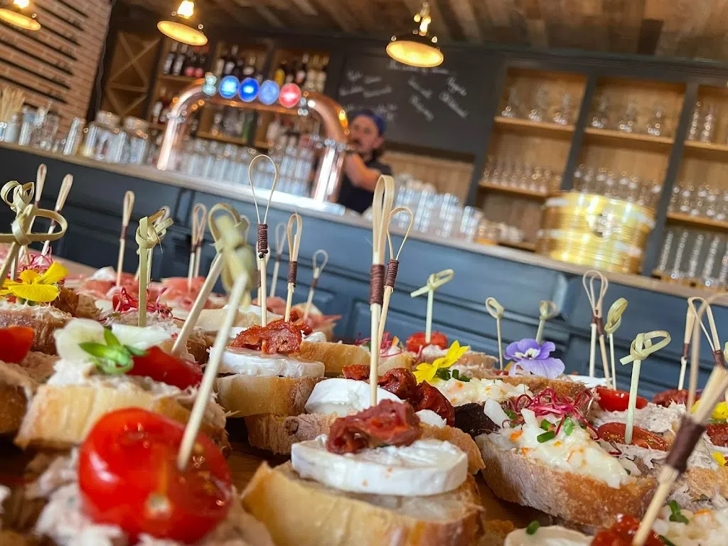 le chat tard_Ares_slider_image_3