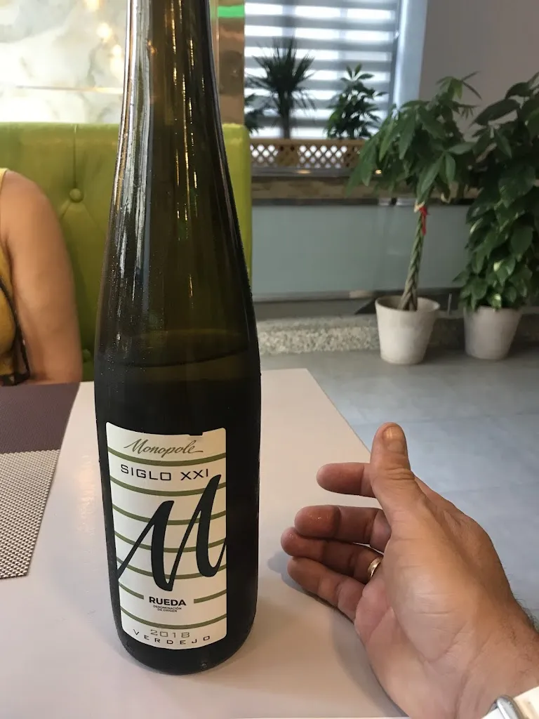 AD613_Restaurante Sakai_Trazo_review