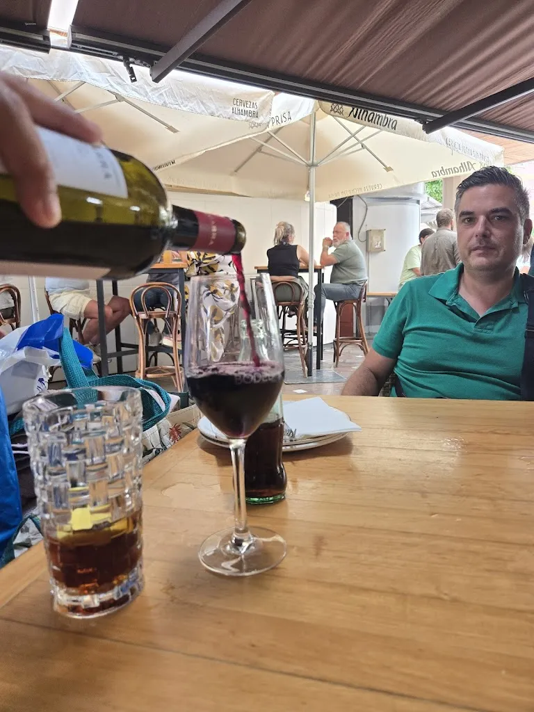 Bernadett Arvai_Restaurante Bodebar_Línea de la Concepción La_review