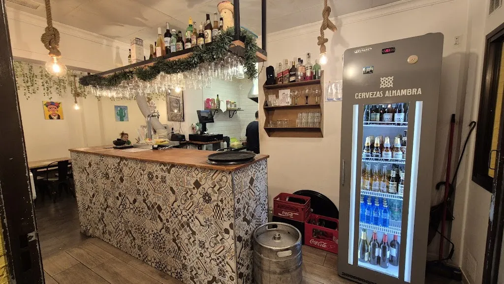 Chimole Burgers restaurant in Línea de la Concepción La