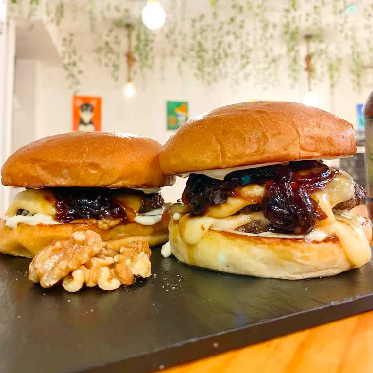 Chimole Burgers_Línea de la Concepción La_slider_image_3