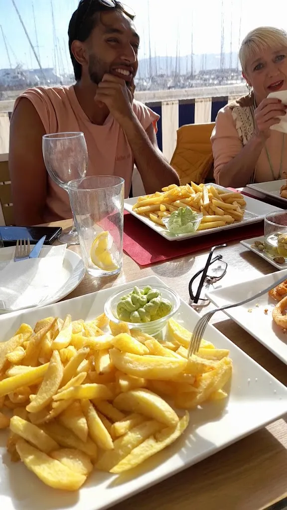 Restaurante Puerto Chico_Línea de la Concepción La_slider_image_2