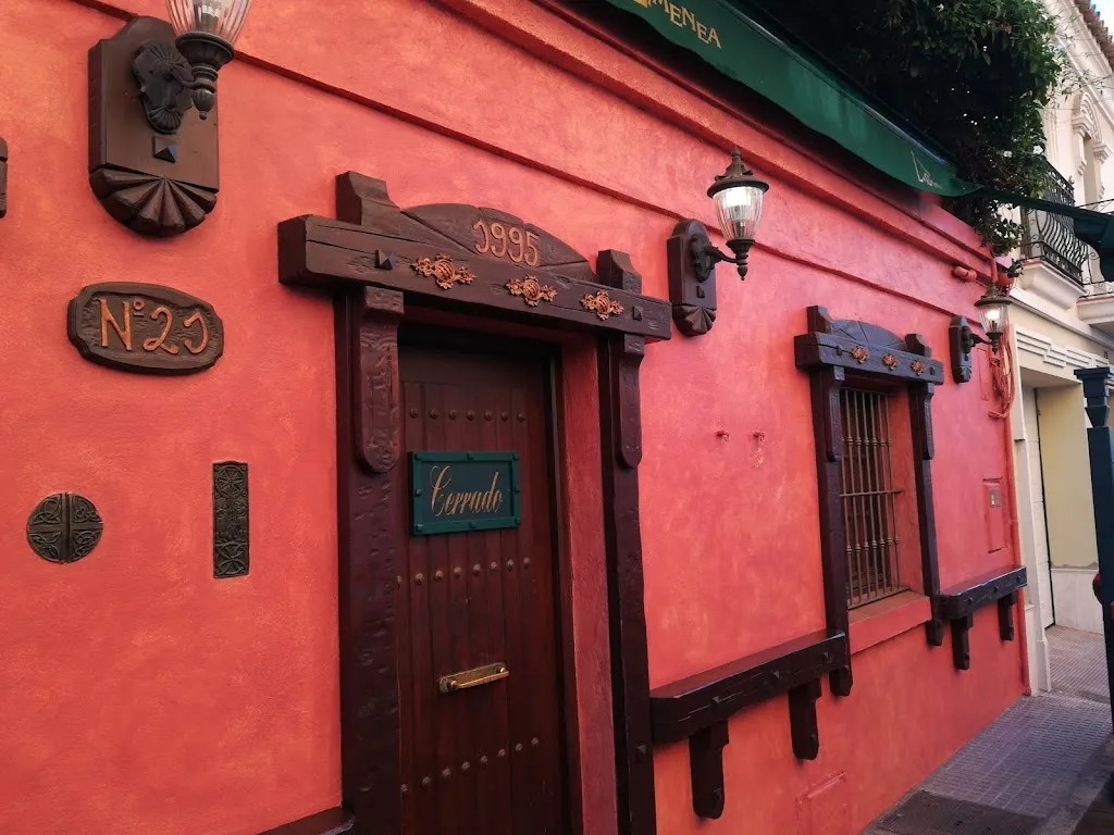 Bar La Chimenea restaurant in Línea de la Concepción La