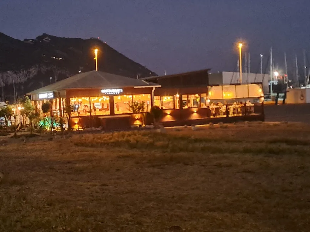 Ana Clohessy_Chiringuito Luna_Línea de la Concepción La_review