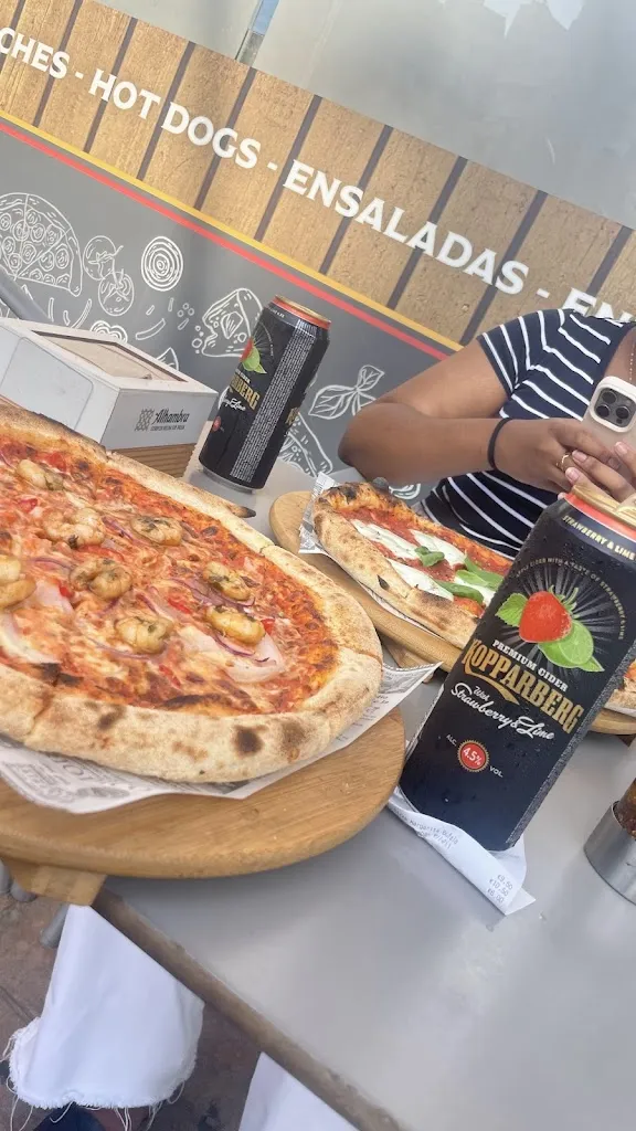 Samantha_Viva La Pizza_Línea de la Concepción La_review