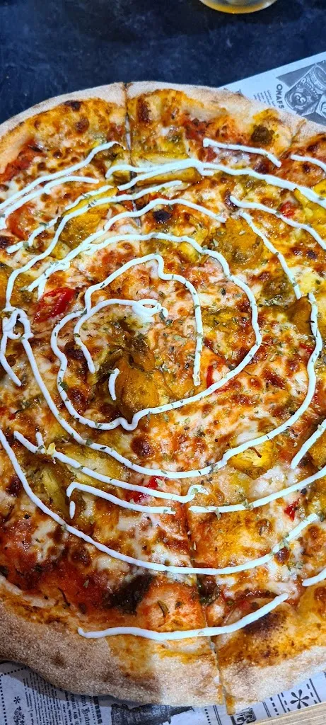 Alice Vassy_Viva La Pizza_Línea de la Concepción La_review