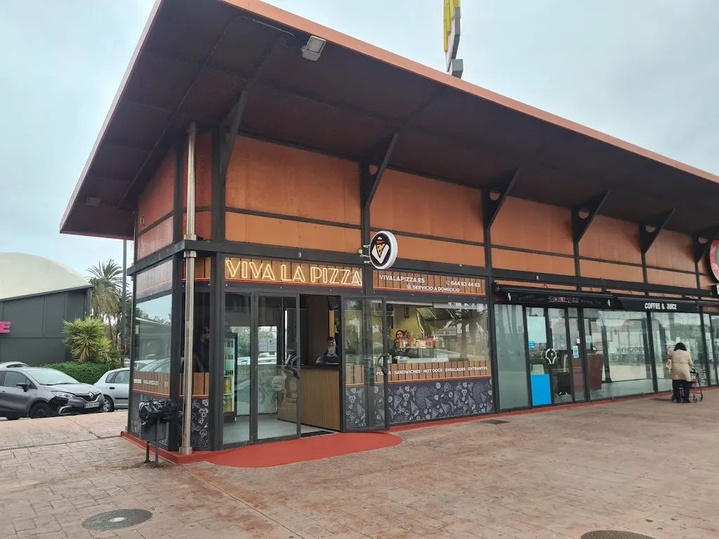 Viva La Pizza restaurant in Línea de la Concepción La