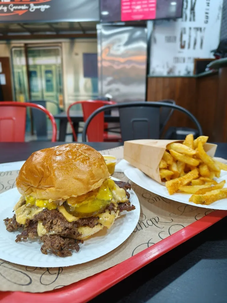 YAFEA ALYAFEI_The Beast Burger La Línea_Línea de la Concepción La_review