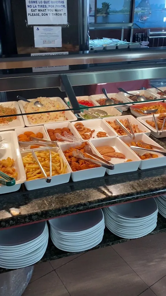 Adam Pyrke_Restaurante chino Wok Hong Kong 2_Línea de la Concepción La_review